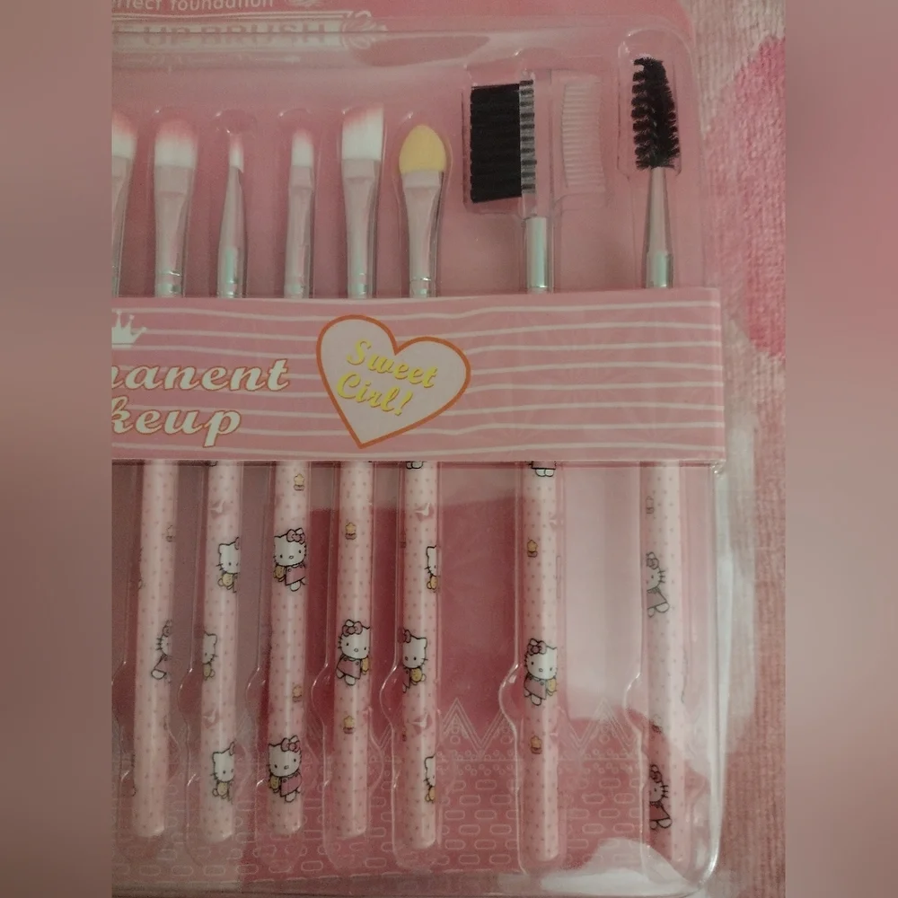 Hello Kitty 12 Piece Makeup Brush And Waterproof Makeup Bag Set - Picture 8 of 9